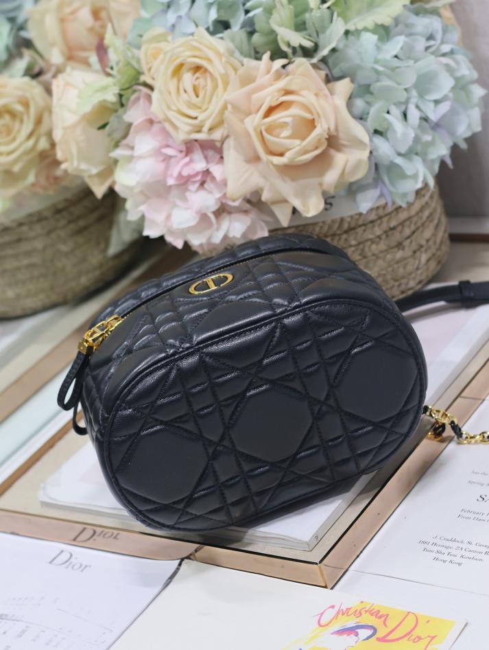Borsa da toilette piccola Dior 30 Montaigne “Pelle di pecora nera”