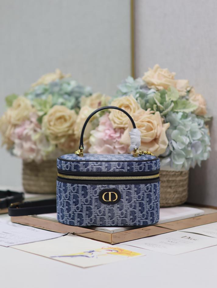 Borsa Vanity piccola 30 Montaigne “Denim Blue
