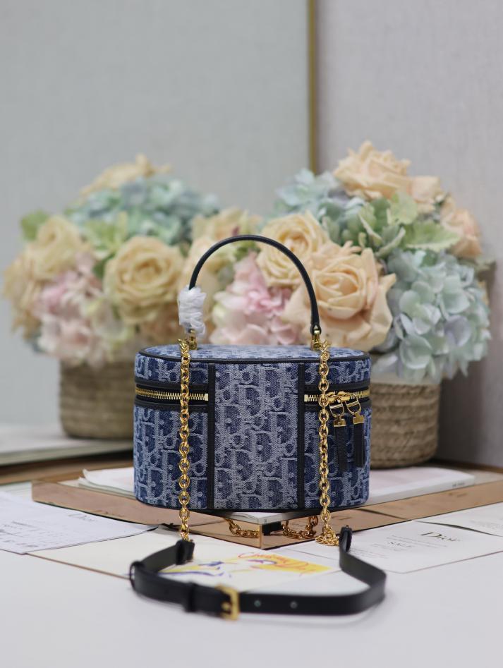 Borsa Vanity piccola 30 Montaigne “Denim Blue