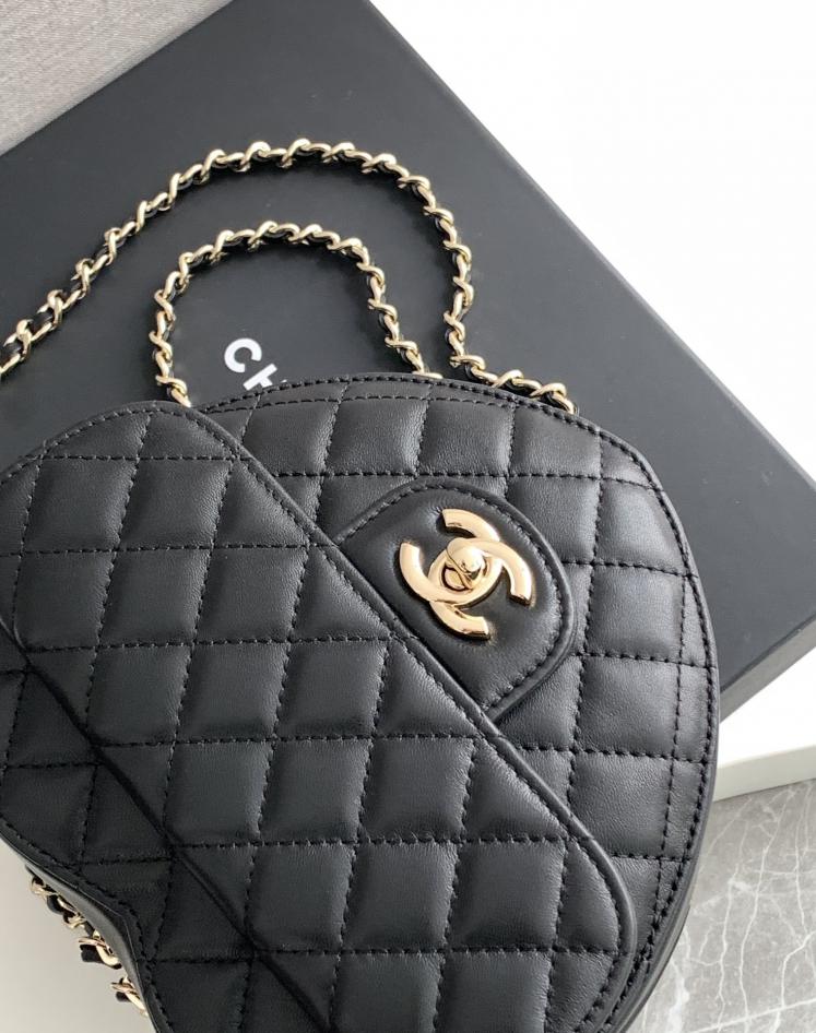 Serie d’amore primaverili ed estive di Chanel