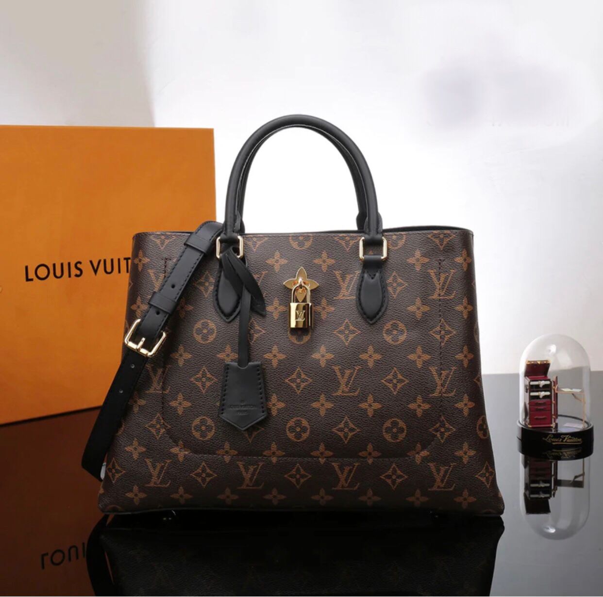 Louis Vuitton Flower Tote in Tela Monogram